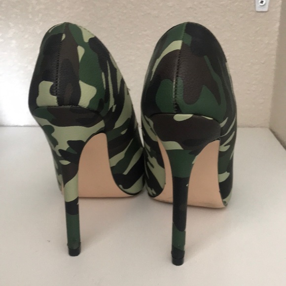 Shoedazzle Style Elizabeth - Picture 3 of 5